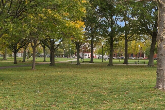 Building Photo - 764 E 3rd St