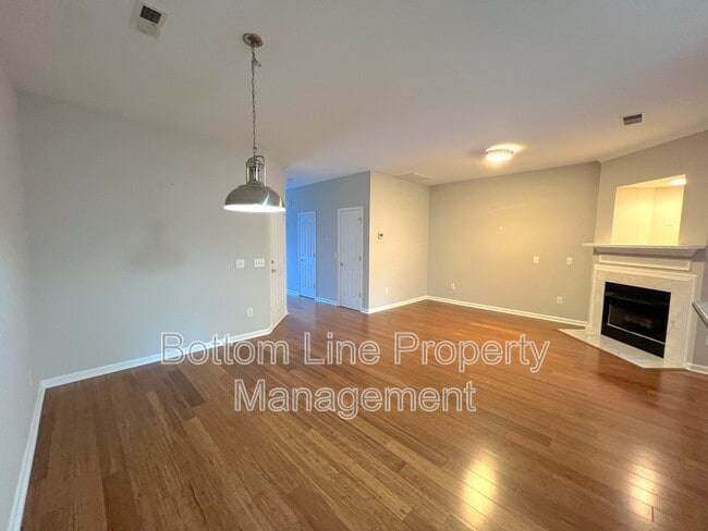 Building Photo - 10814 Princeton Village Dr