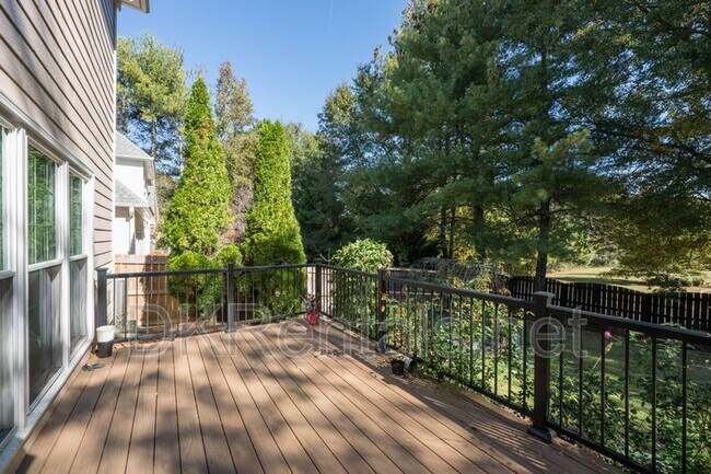 Building Photo - 2433 Gablewood Dr NE