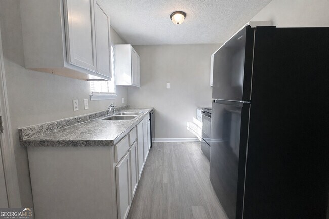 Building Photo - 271 E Wright St