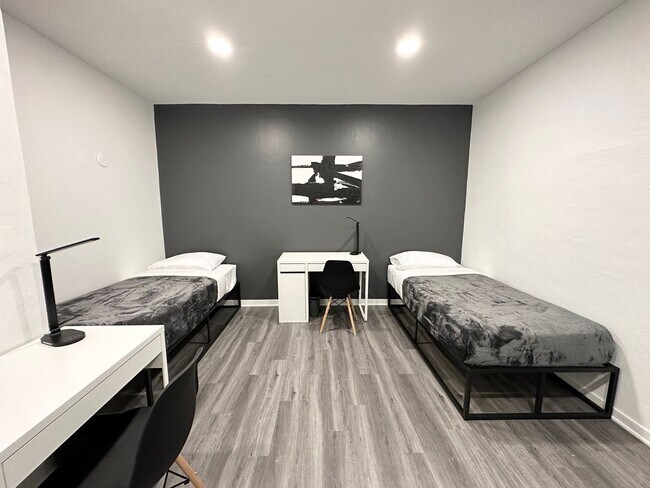 Building Photo - 832 Hilgard Ave