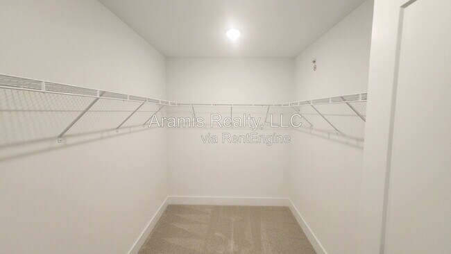 Building Photo - 450 Laurelwood Ln