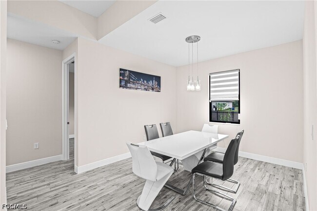 Building Photo - 4707 6th St W
