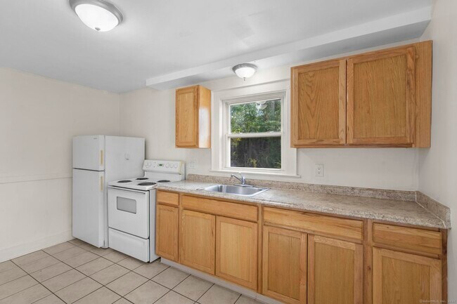 Building Photo - 113 E Main St