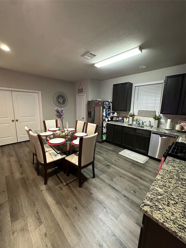 Building Photo - 25396 Grotto Falls Ln