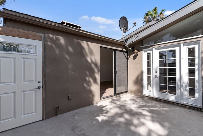 Building Photo - 450 Bolero Way