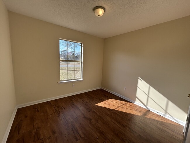Building Photo - Home For Rent