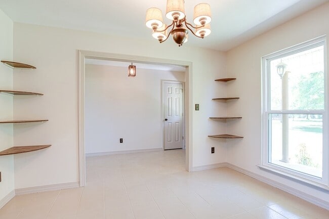 Building Photo - 12525 Indian Springs Rd