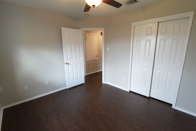 Building Photo - Hutto 3BR Gem ~ Open Layout, Large Yard & Prime Location