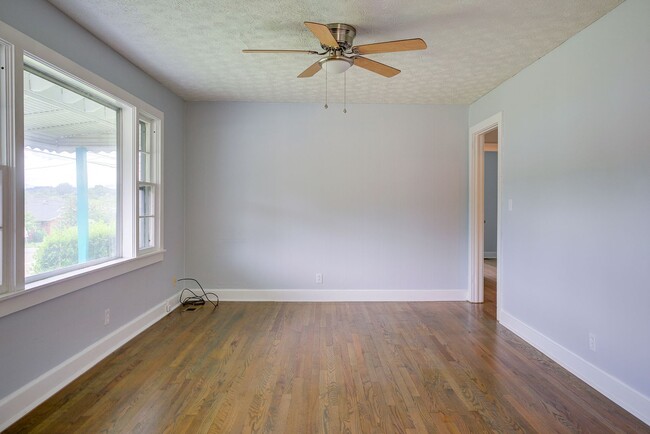 Building Photo - 3 bed 1 bath on Knob Creek Rd. near Johnso...