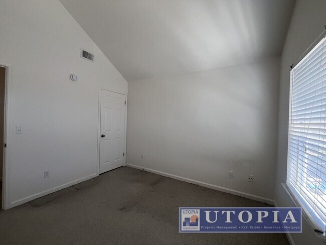 Building Photo - Quiet Beautiful 3 Bed, 2.5 Bath Property Near UCSC