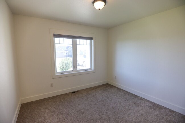 Building Photo - 1327 Silverton Dr