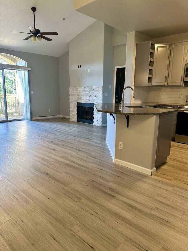 Building Photo - Don't Miss This Stunning Top Floor Unit in Littleton, CO! Stunning View From Private Balcony!!