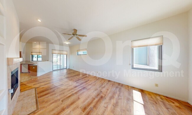 Building Photo - 137 E Calle Zavala