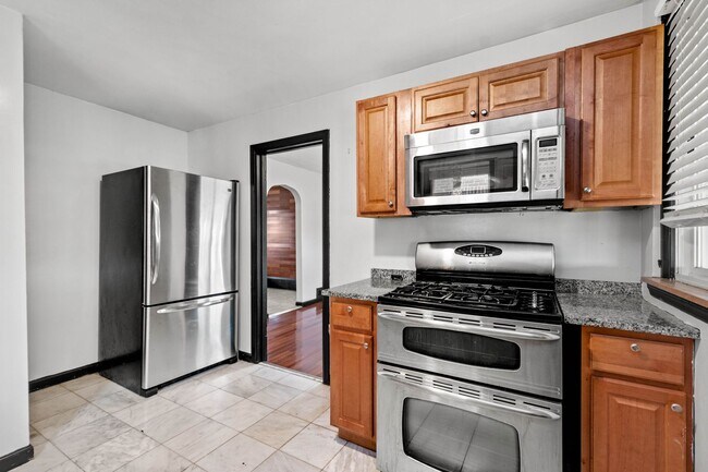 Building Photo - Amazing 2 bedroom home in Clairton available April 15!