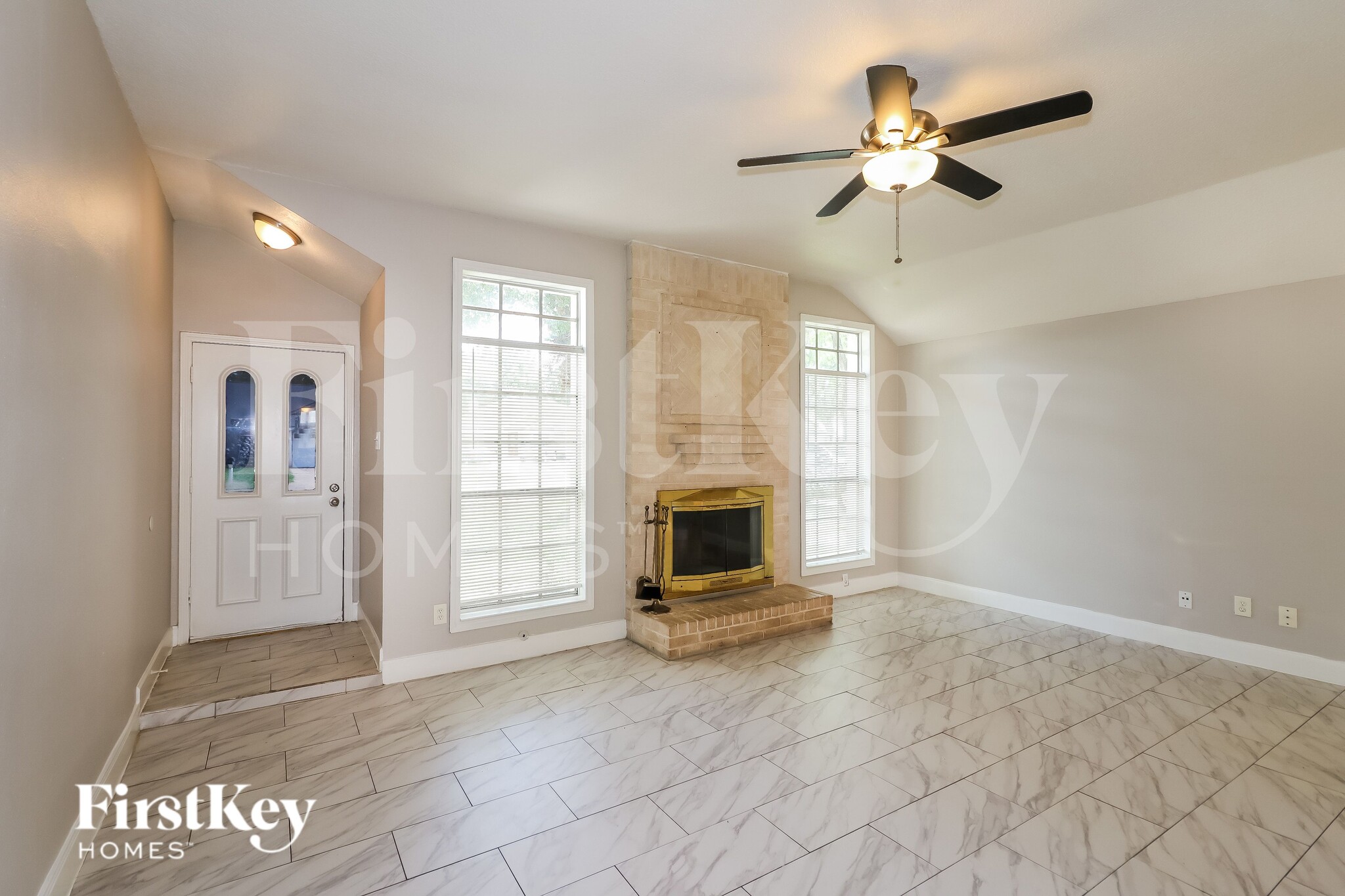 Building Photo - 15422 Pebble Lake Dr