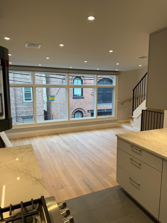 Building Photo - 625 Court St