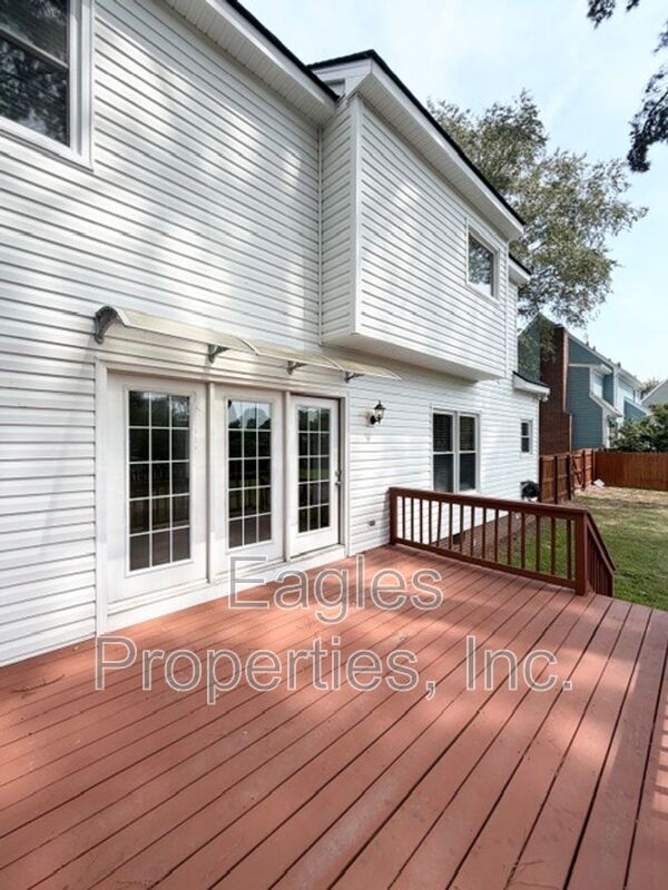 Building Photo - 242 N Marion Dr