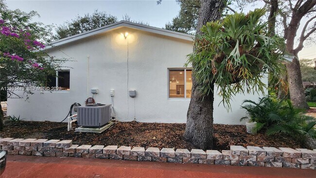 Building Photo - 16575 Old Cutler Rd