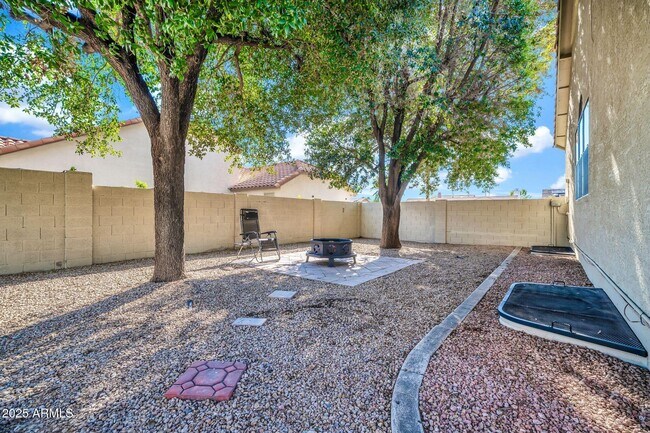 Building Photo - 5044 E Paradise Ln