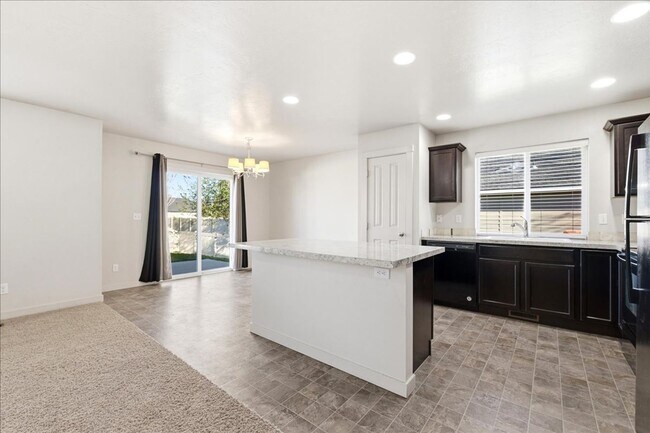 Building Photo - Single Level 3-bedroom 2-bathroom home in SW Boise