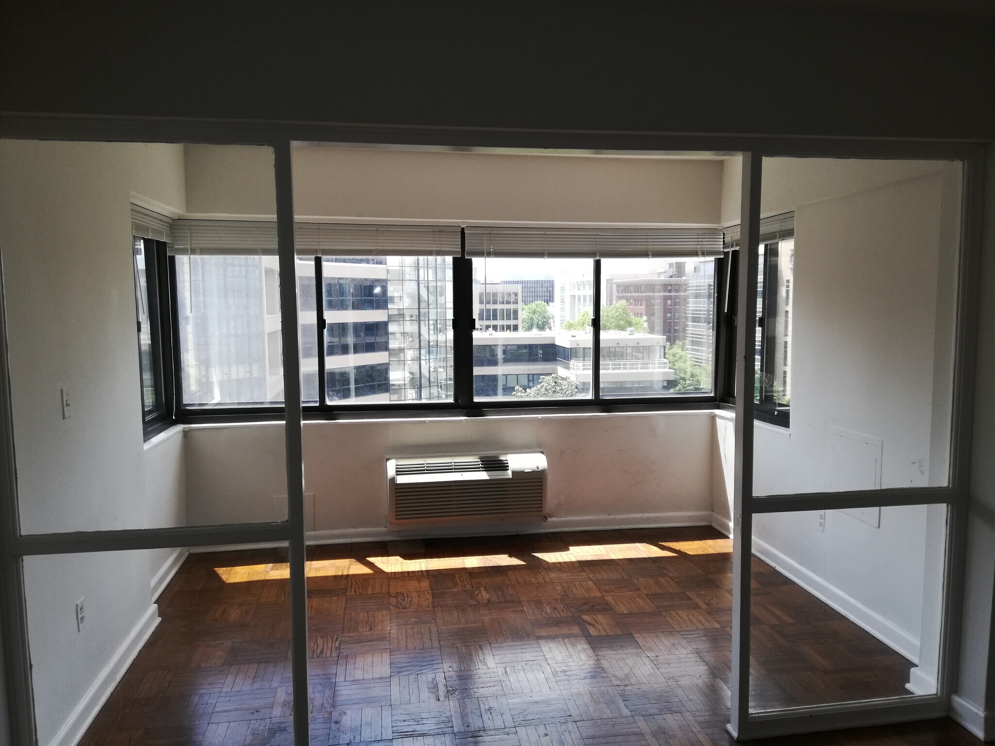 Solarium - 2141 I Street Northwest