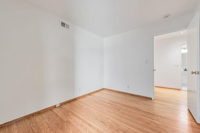 Building Photo - 939 Poplar Ave
