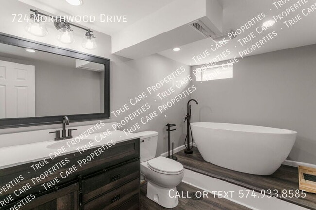 Building Photo - 724 Northwood Dr