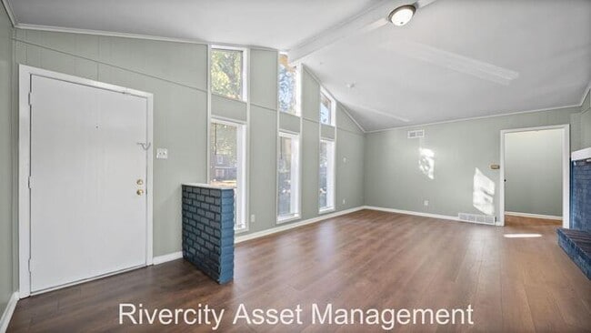 Building Photo - East Memphis Beauty!!!! Section 8 Welcomed...