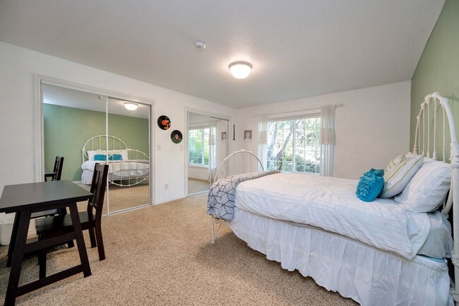 Building Photo - Immaculate Home for rent in gated cul-de-sac!