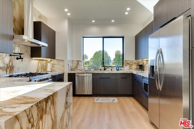 Building Photo - 2034 S Curson Ave