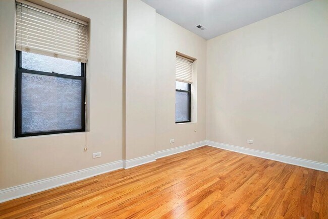 Building Photo - 1634 W Cermak Rd