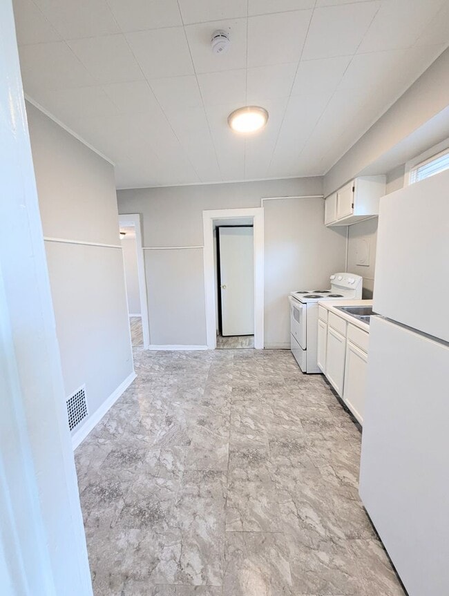 Building Photo - $500 OFF Your First Month's Rent!