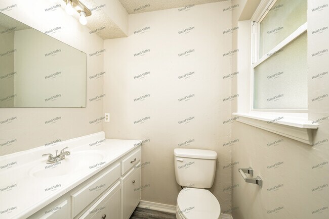 Building Photo - 3024 S Ash Ct