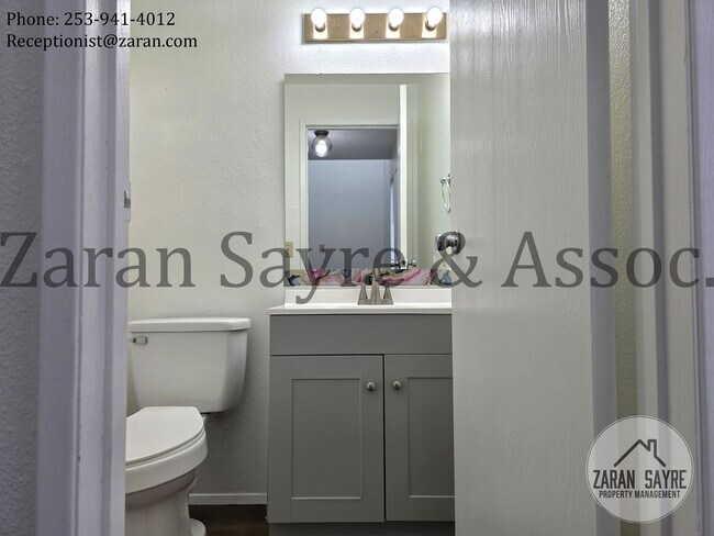 Building Photo - 251-33041 Federal Way Townhome