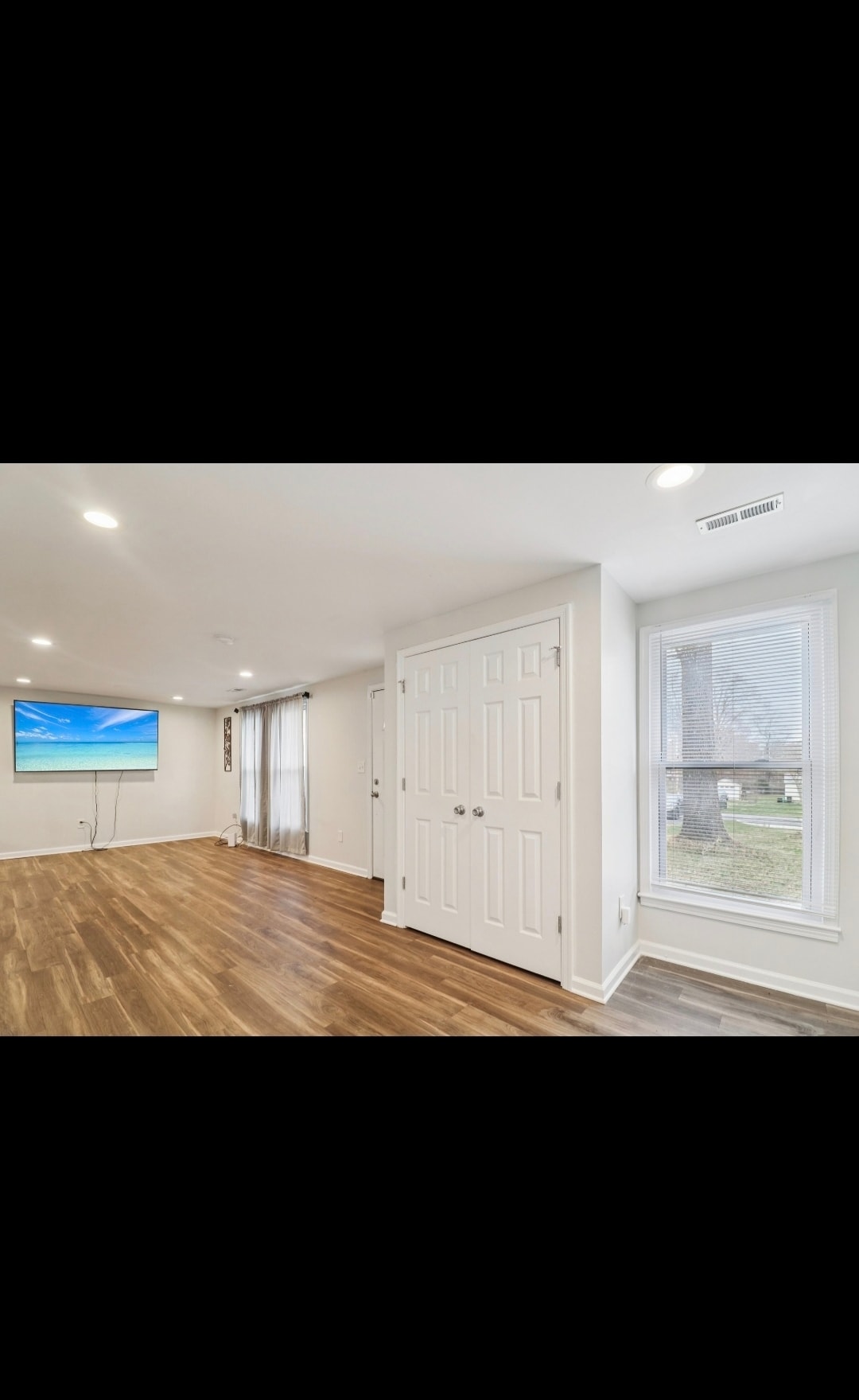 Building Photo - 1605 Airport Ln