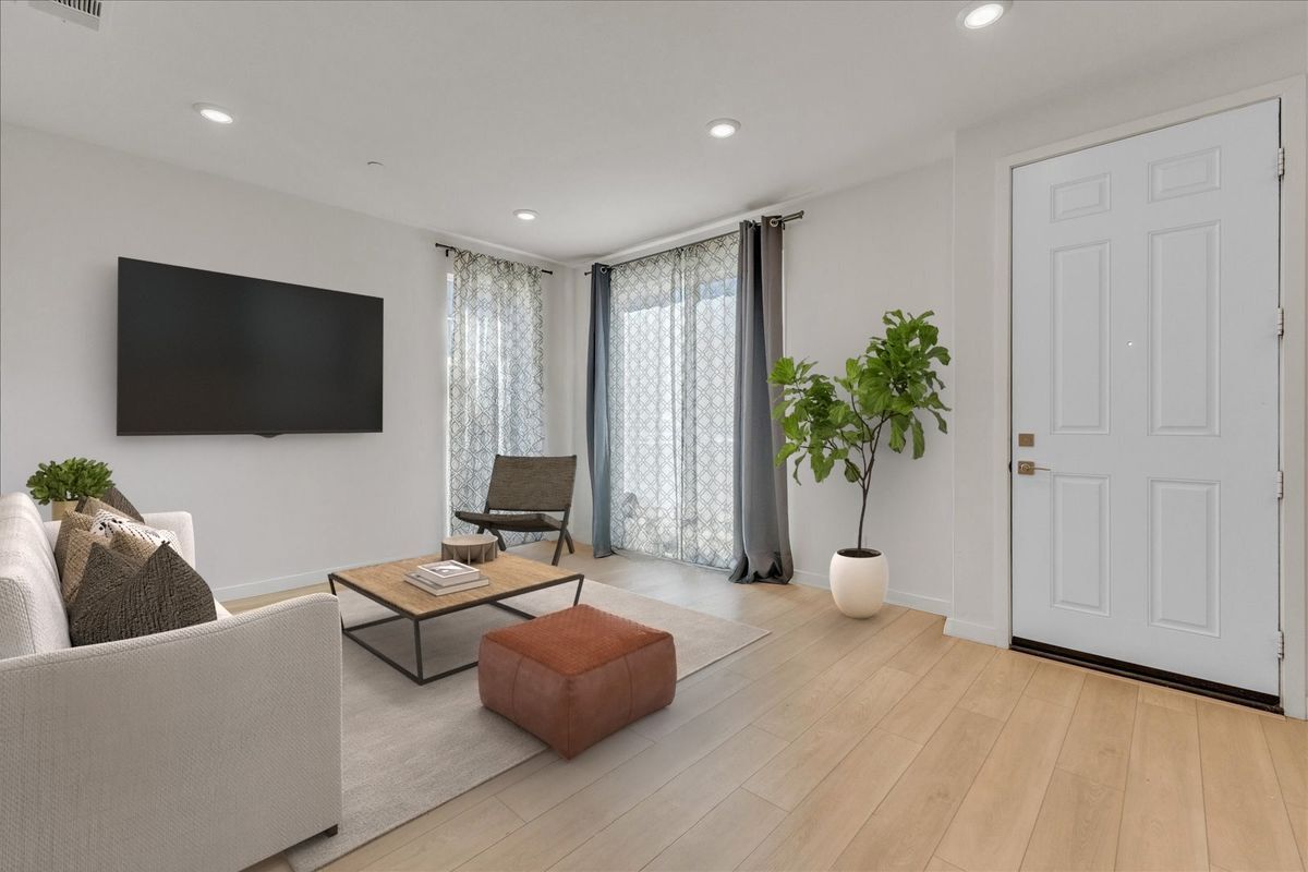 Building Photo - 27116 Vly Oak Pl