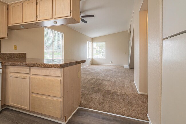 Building Photo - 450 Tava Ln