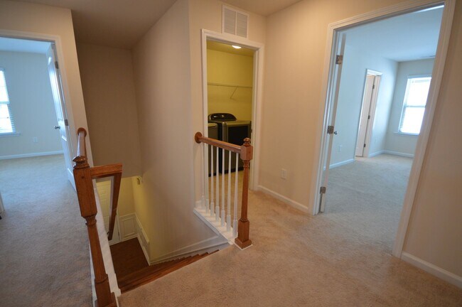 Building Photo - 904 Cozy Oak Ave