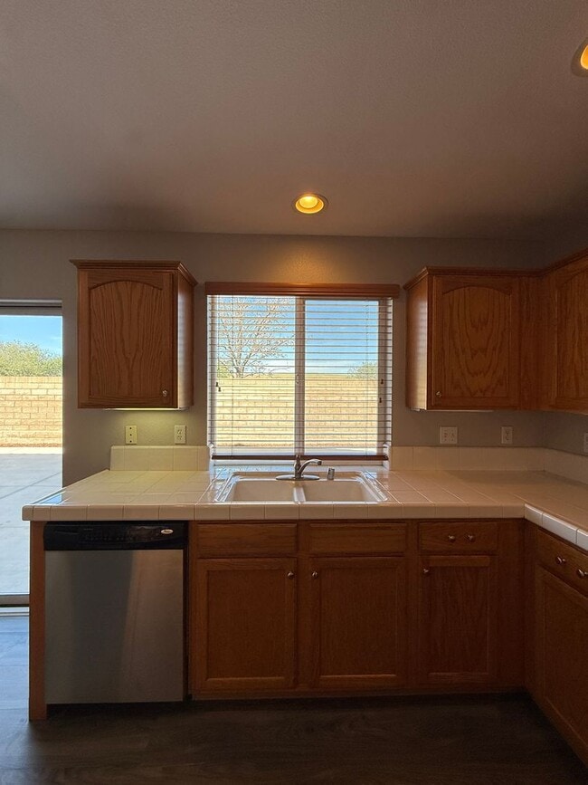 Building Photo - Beautiful River Oaks Large Two Story Home With Three Car Garage