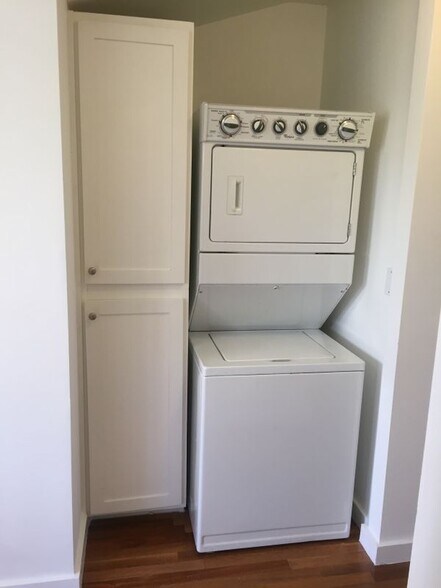 Building Photo - 2834 Denby Ave