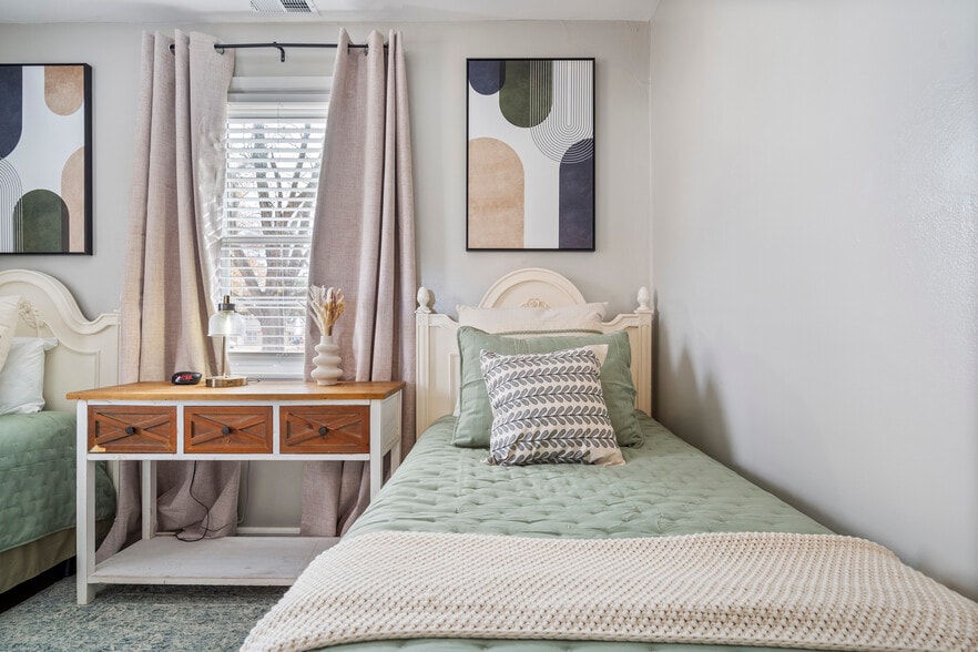 Building Photo - 400 Arbor St