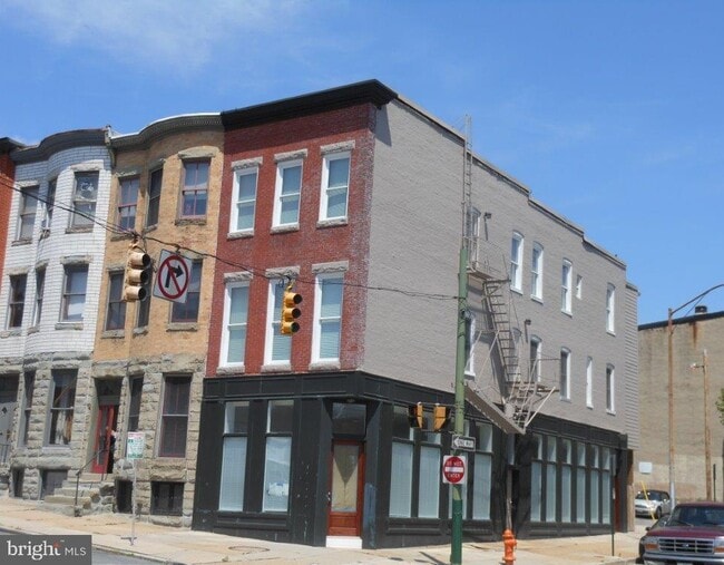 Building Photo - 218 E Chase St