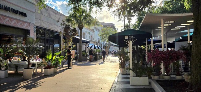 Building Photo - 932 15th St