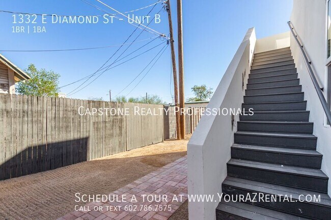Building Photo - 1332 E Diamond St