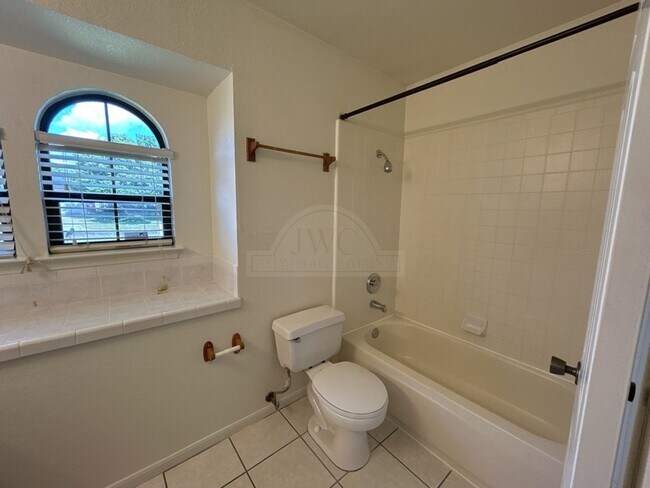 Building Photo - 3820 Water Oak Dr