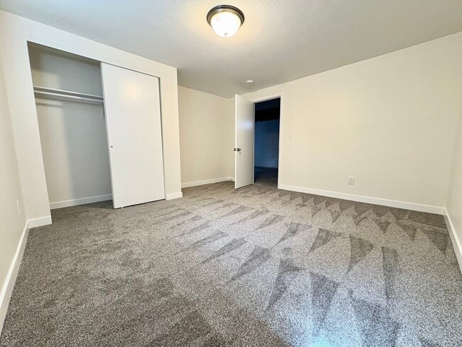 Building Photo - Newly Renovated 3 Bedroom, 1 Bath Duplex – in Lehi!