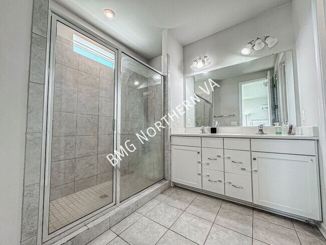 Building Photo - 42961 Running Creek Square