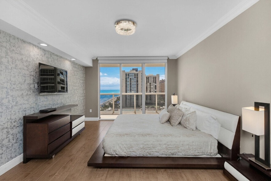 Building Photo - 1830 S Ocean Dr