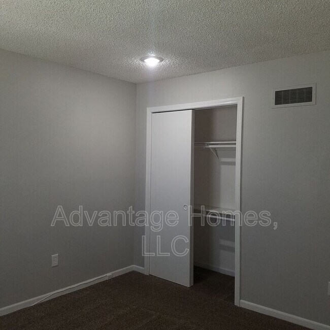 Building Photo - 11418 E 71 St
